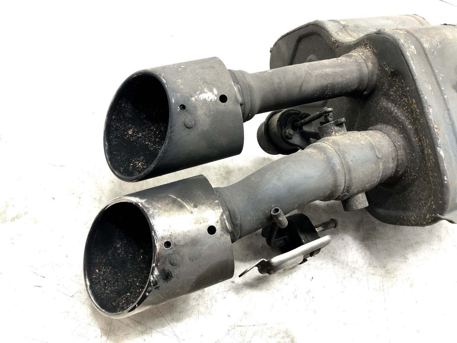 2014-2017 MASERATI QUATTROPORTE 3.0L RIGHT PASS REAR EXHAUST MUFFLER PIPE OEM.