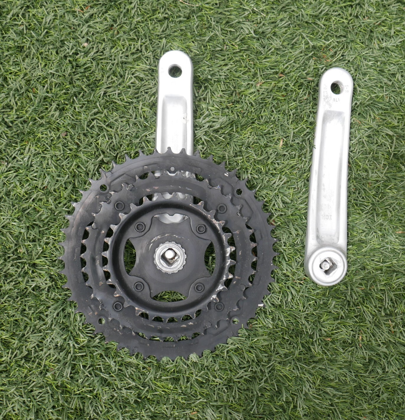 Bicycle Crankset 48/38/28 Black / Silver 170mm Mountain Hybrid Comfort