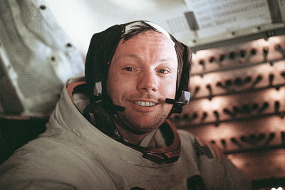 APOLLO 11 NEIL ARMSTRONG IN LUNAR MODULE 4x6  PHOTO PRINT