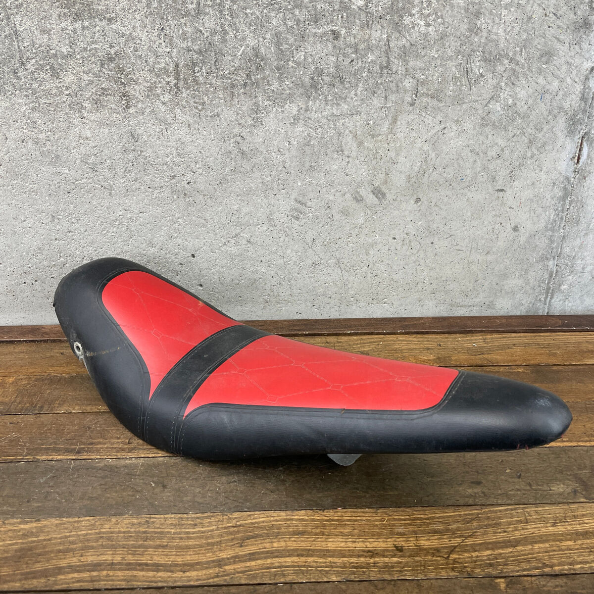 Vintage Troxel Banana Seat Muscle Bike Quilted Black Red Vintage Troxel Banana Seat Muscle Bike Quilted Black Red