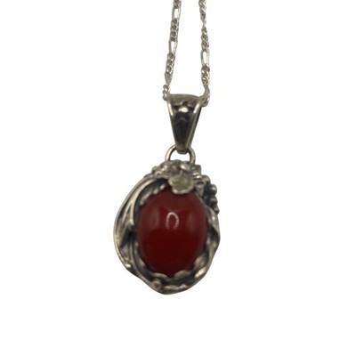Silberfarbene Halskette roter Stein oval Anhänger 24 Zoll Federring Verschluss Schmuck