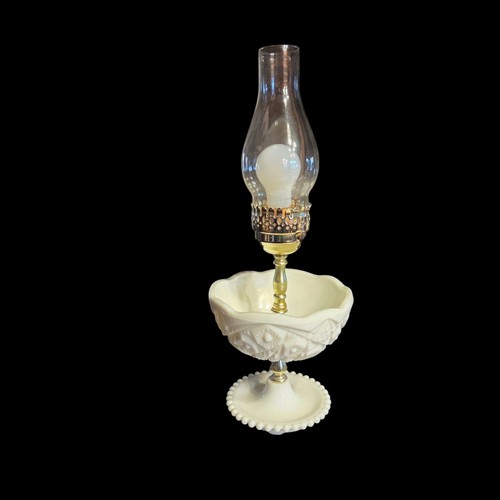 Lampada uragano vetro latte vintage McKee Toltec ciotola caramelle 19,75" vassoio portagioie hobnail - Foto 1 di 10