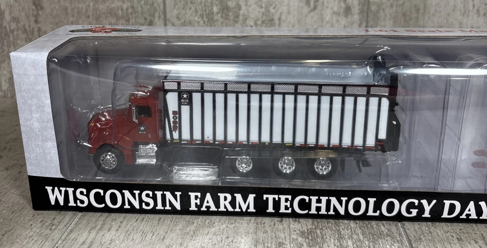 1/64 Speccast 2022 Wisconsin Farm Tech Days Meyer 8126RT Boss Forage Box Set - Image 2 of 4