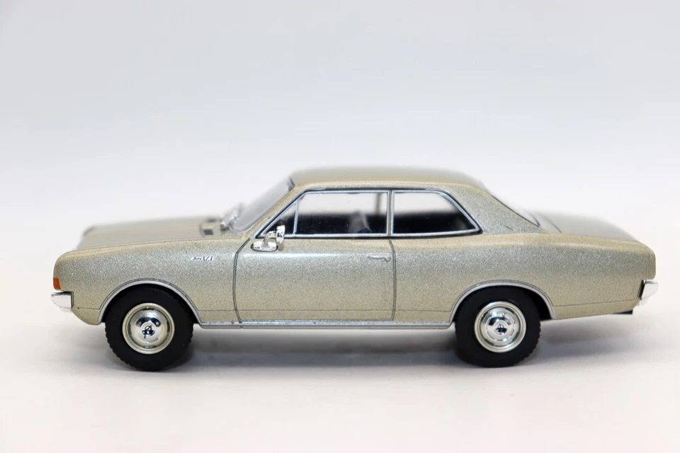 Matel 1/43 Scale Opel Fiera Sedan 1972 Diecast Alloy Toy Cars For Collection - Image 3 of 4
