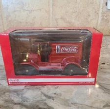 Coca-Cola 1917 Ford Model T Cargo Van 1:24 Scale Motor City Classics #424197 New