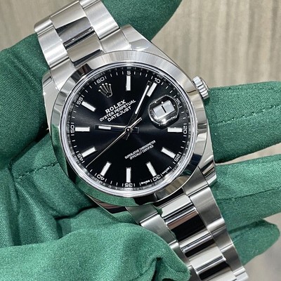 2024 Rolex Datejust 41 Smooth Bezel Bright Black Index Oyster 126300 Complete