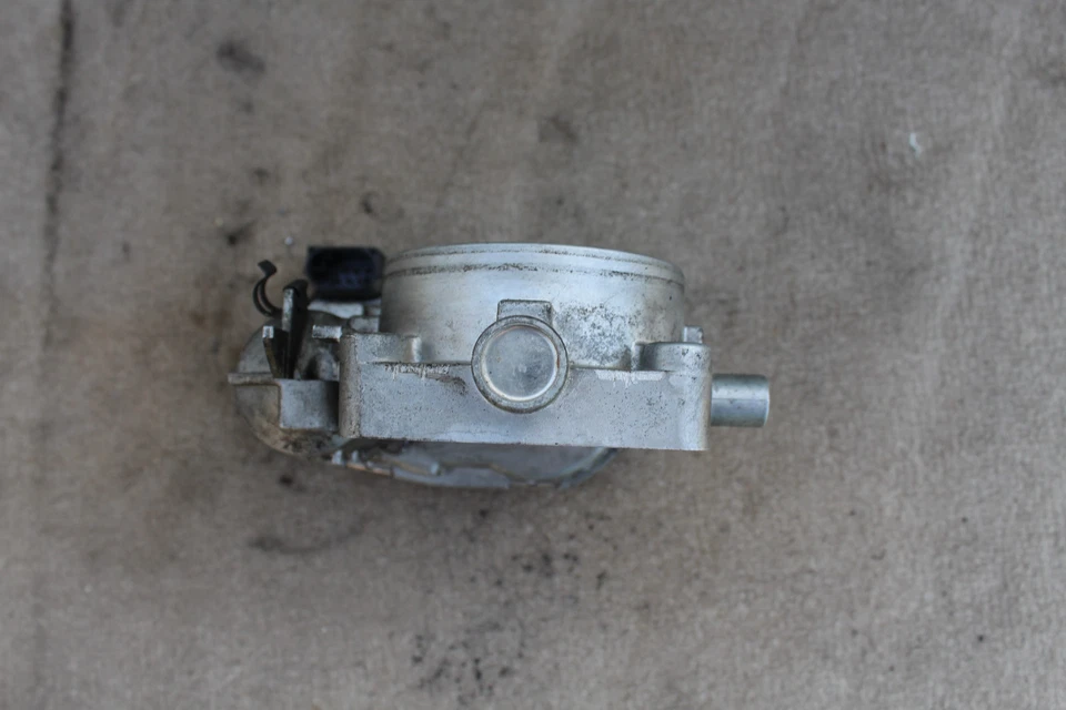 MERCEDES W220 S500 S430 BOSCH 2000-2006 CUERPO DEL ACELERADOR FLUJO DE AIRE V831 Foto 4 de 4