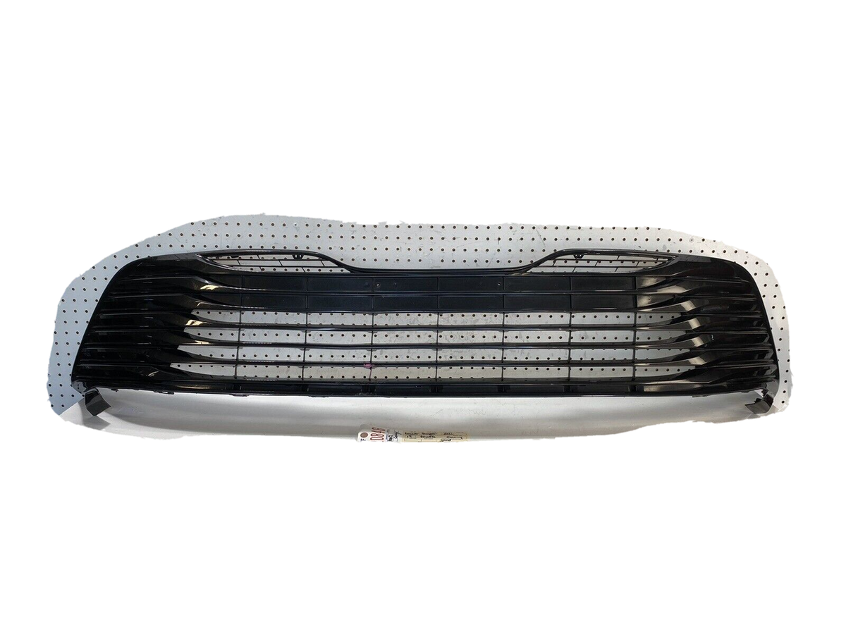  Commodore 大皿セール 2018 2019 2020 TOYOTA CAMRY XLE LE FRONT BUMPER LOWER GRILLE OEM