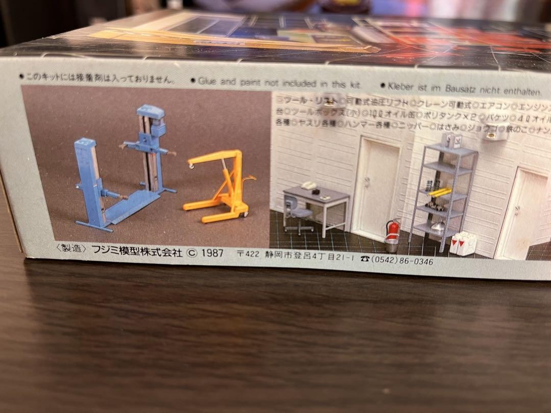 Fujimi 1/24 Scale Garage & Tool Set Model Kit - Highly Detailed Diorama Building Kit - View #2