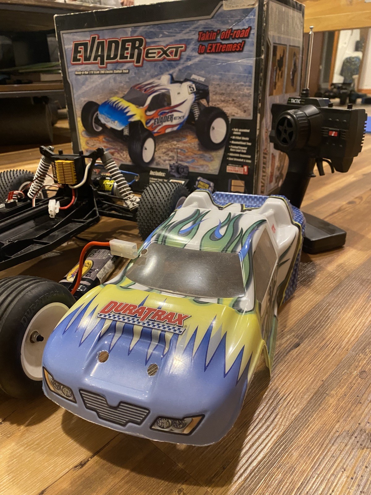 Duratrax Evader EXT2 RC Electric Stadium Truck RTR w/ Battery Charger -FOR PARTS