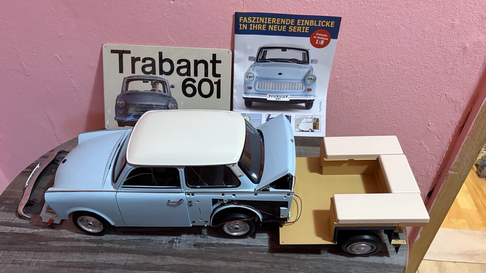 Modellauto 1:8 Trabant 601 de Luxe hachette Bausatz mit Hänger - Bild 2 von 4