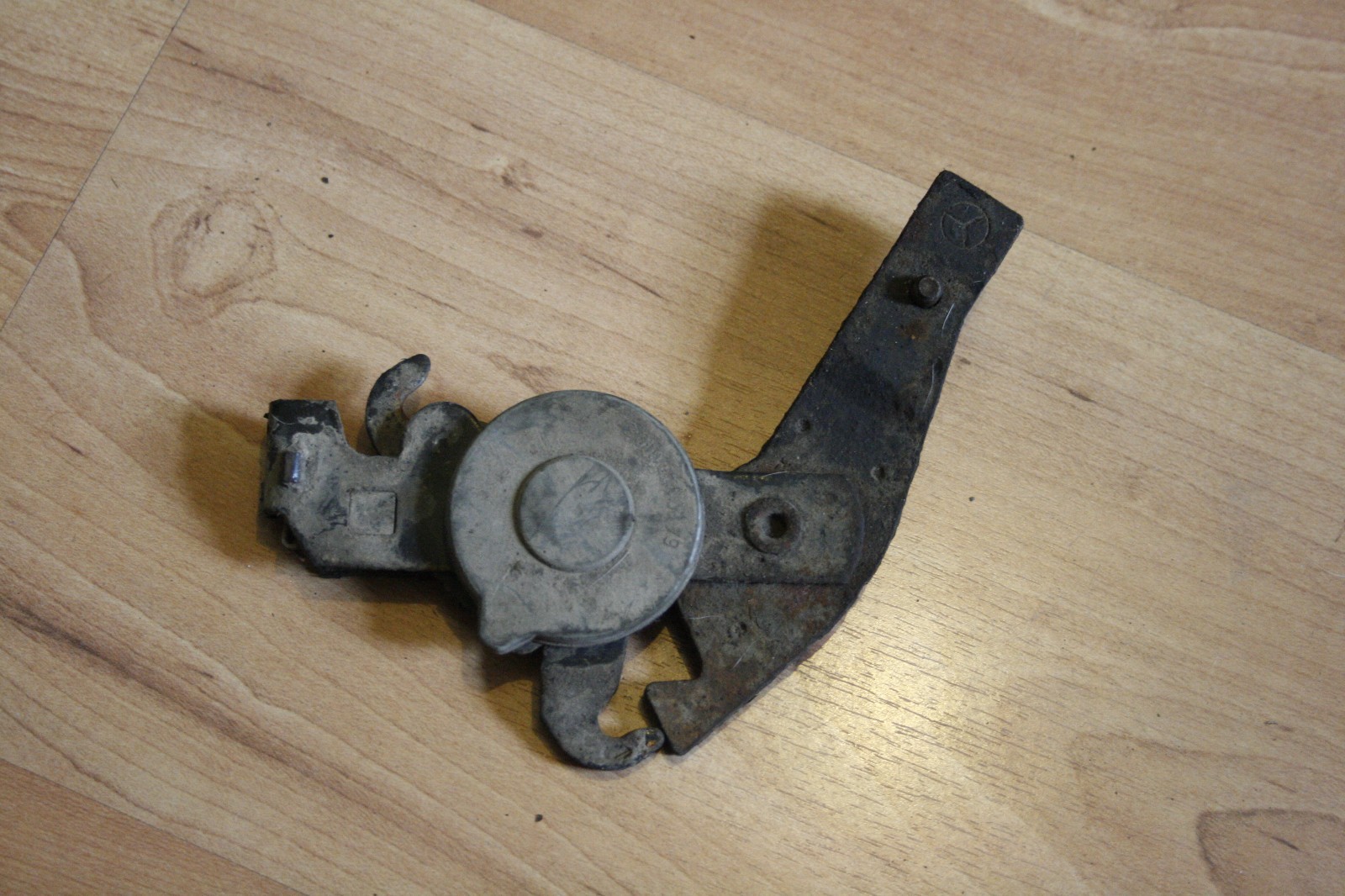 MERCEDES W163 W215 W220 PARKING BRAKE JUNCTION BRACKET 0004200879 OEM