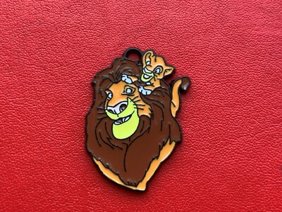 KÖNIG DER LÖWEN CHARMS ANHÄNGER EMAILLE METALL MUFASA SIMBA