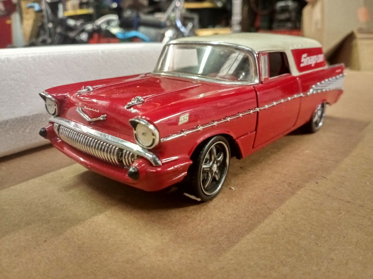 100% ホットウィール 1957 CHEVY NOMAD サイン入り Hot Wheels 100% Collectibles - 1957 Chevrolet Nomad - Global