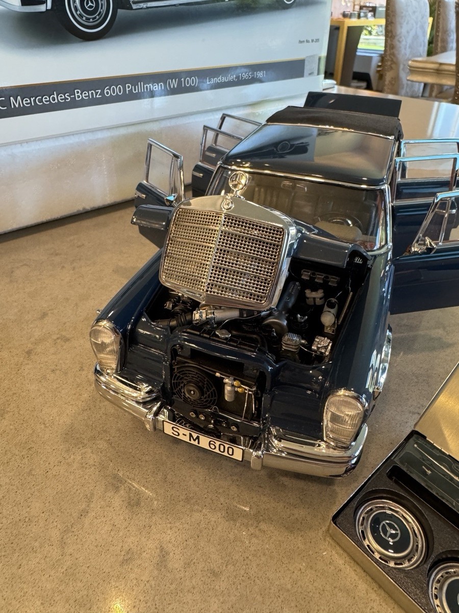 CMC M-218 1:18 Mercedes-Benz 600 Pullman “King of Rock'n Roll