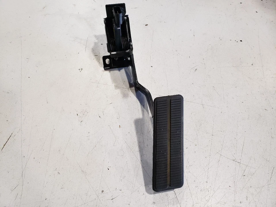 Pedal acelerador acelerador de gasolina - Chevrolet Corvette C6 2008 modelo base LS3 - OEM Foto 2 de 4