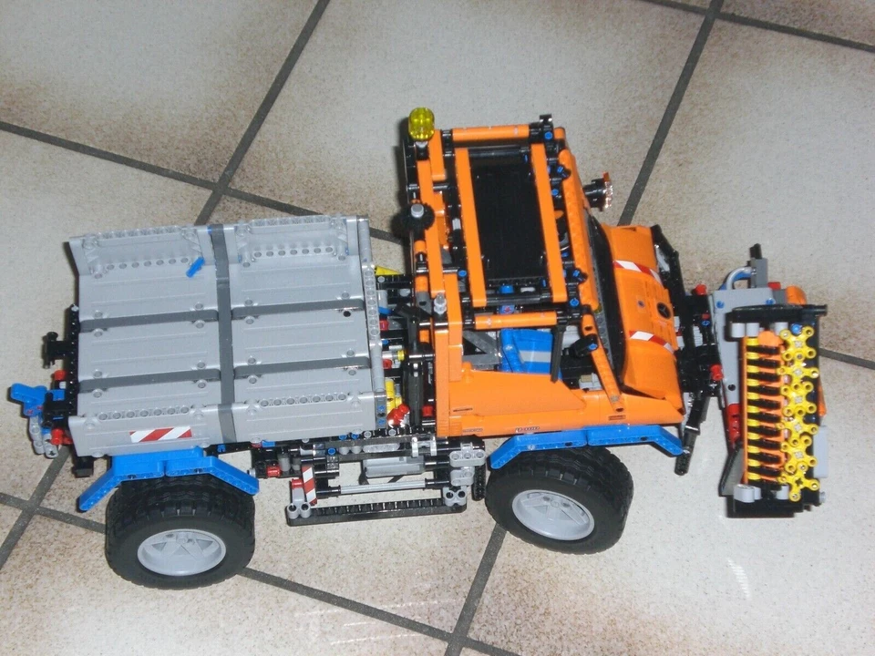 Lego Technic 8110 Unimog U400 Straßenrandmäher - Bild 2 von 4