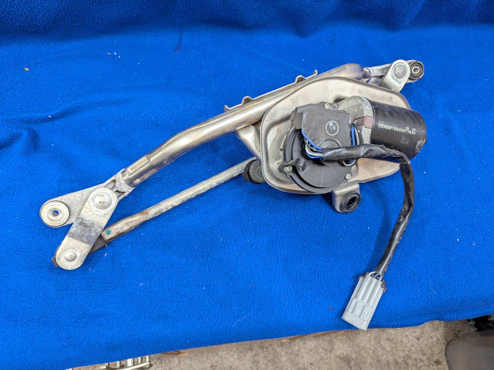 Maserati GranTurismo 2008-2019 Front Windshield wiper motor