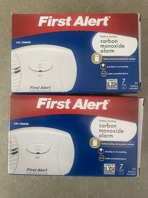 2x First Alert CAT. CO605b Carbon Monoxide Detector Alarm Plug-In