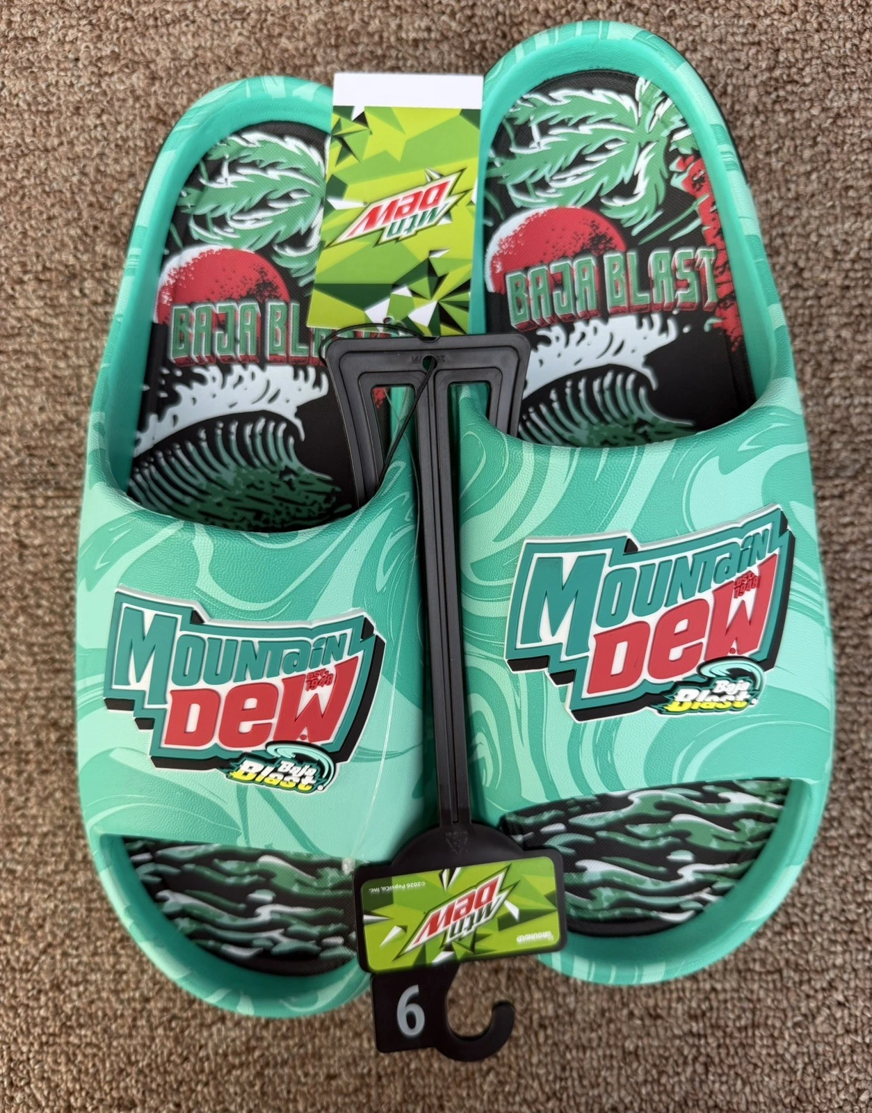 Mountain Mtn Dew Baja Blast Sandals Slides Size 9 NWT