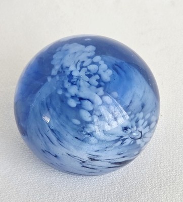 Vtg W.E. Porter Signed Studio Art Glass Paperweight Blue White Swirl 1984