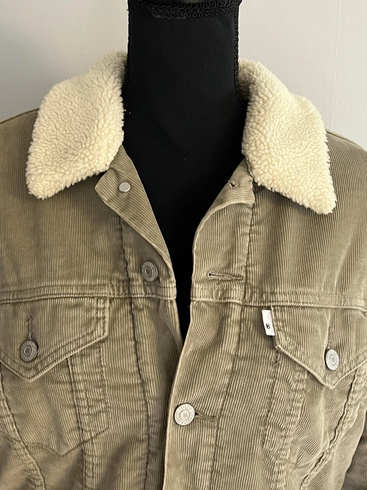 Chaqueta de Camionero Levi's Para Mujer Pana Forrada Sherpa Tostado Caqui Talla Mediana Foto 2 de 4
