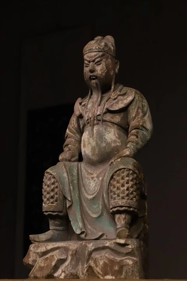 Estatua sentada pintada a mano tallada a Guan Yu de madera de 17" - decoración del hogar de la dinastía Qing Foto 4 de 4