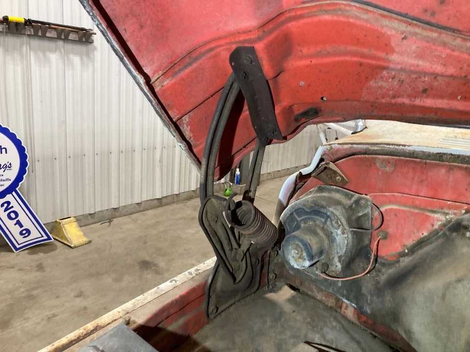 Bisagra capó derecho/pasajero Chevrolet C50 - usada Foto 3 de 4