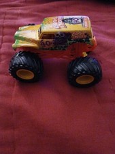 Spin Master Monster Jam 40th Anniversary Grave Digger Truck 1:64 Gold