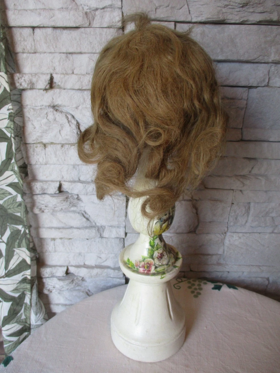 A. PERRUQUE POUR POUPEE ANCIENNE PORCELAINE . BLONDE . tour de tête 28