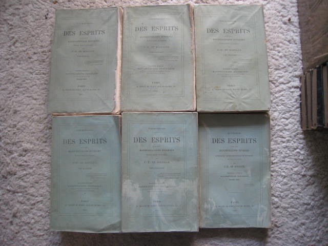 Marquis de Mirville, <em>Des esprits et de leurs manifestations fluidiques</em>, 1863, 6 vol. » style= »float:left;width:120px;height:120px;object-fit:cover;margin:.1rem .9rem .3rem 0;border:1px solid #ddd;border-radius:4px »></p><p><span style=