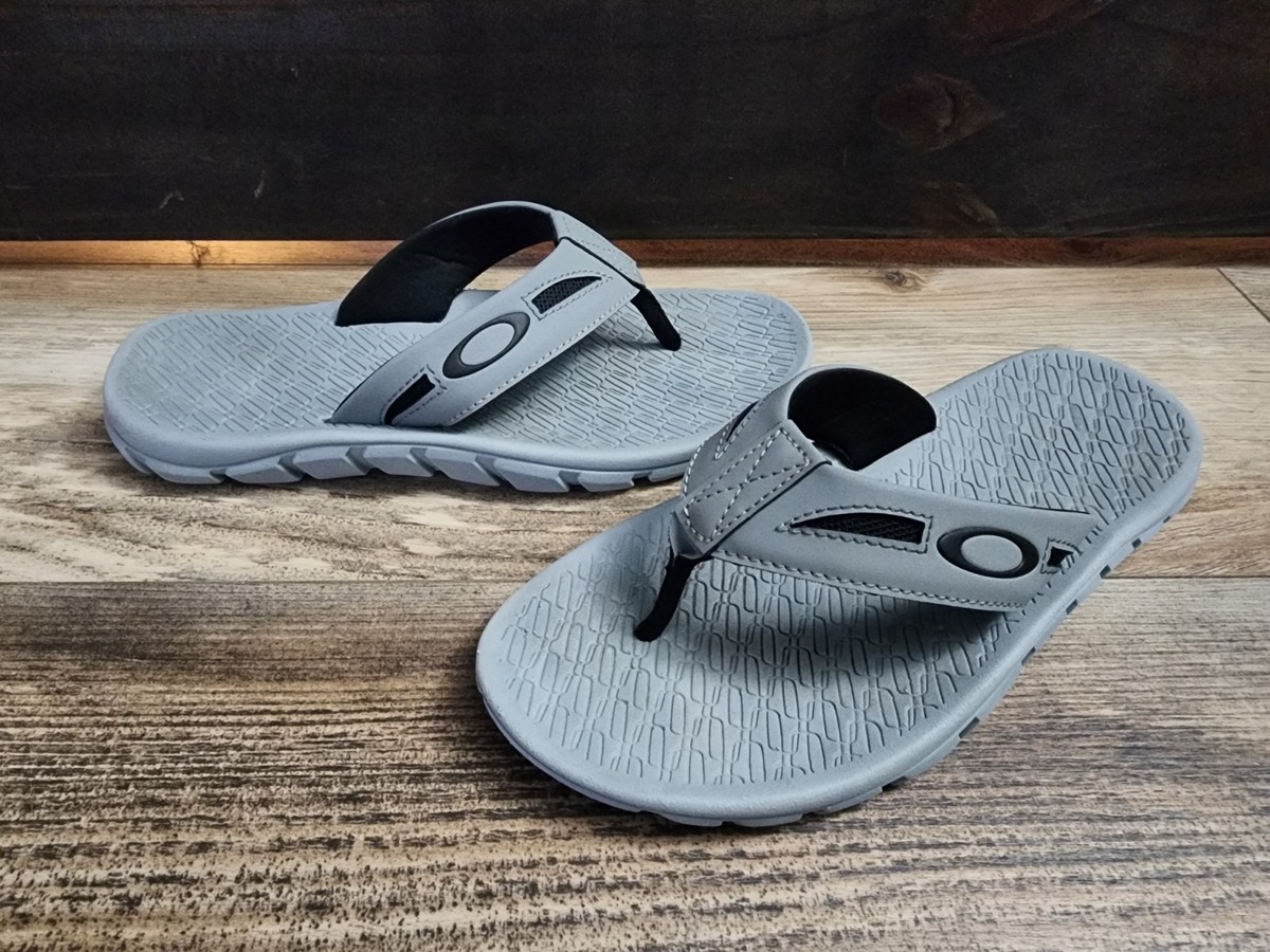Oakley 10098-001 Mens Flip Flop Sandals Size 7 Casual Beach Black Grey Amazon.com | Oakley Mens College Flip Flop, Graphite, 6  main image 3