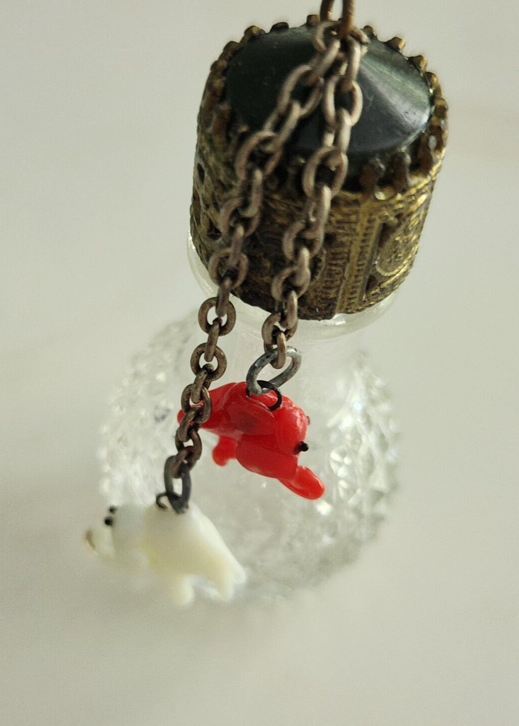 IRICE STUBBY GLASS SCENT BOTTLE-DANGLE ELEPHANT BEADS ON CHAIN #1222-941