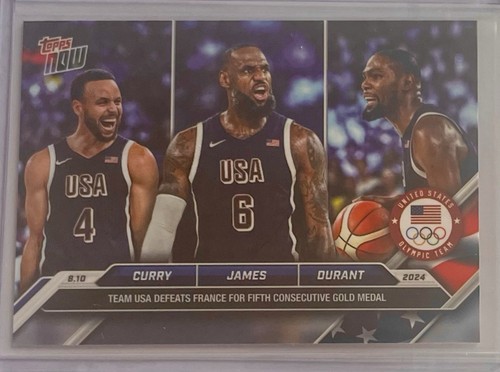 Giochi Olimpici Topps Now 2024 - Logo LeBron/Curry/Durant Red Topps #26 - Foto 1 di 2