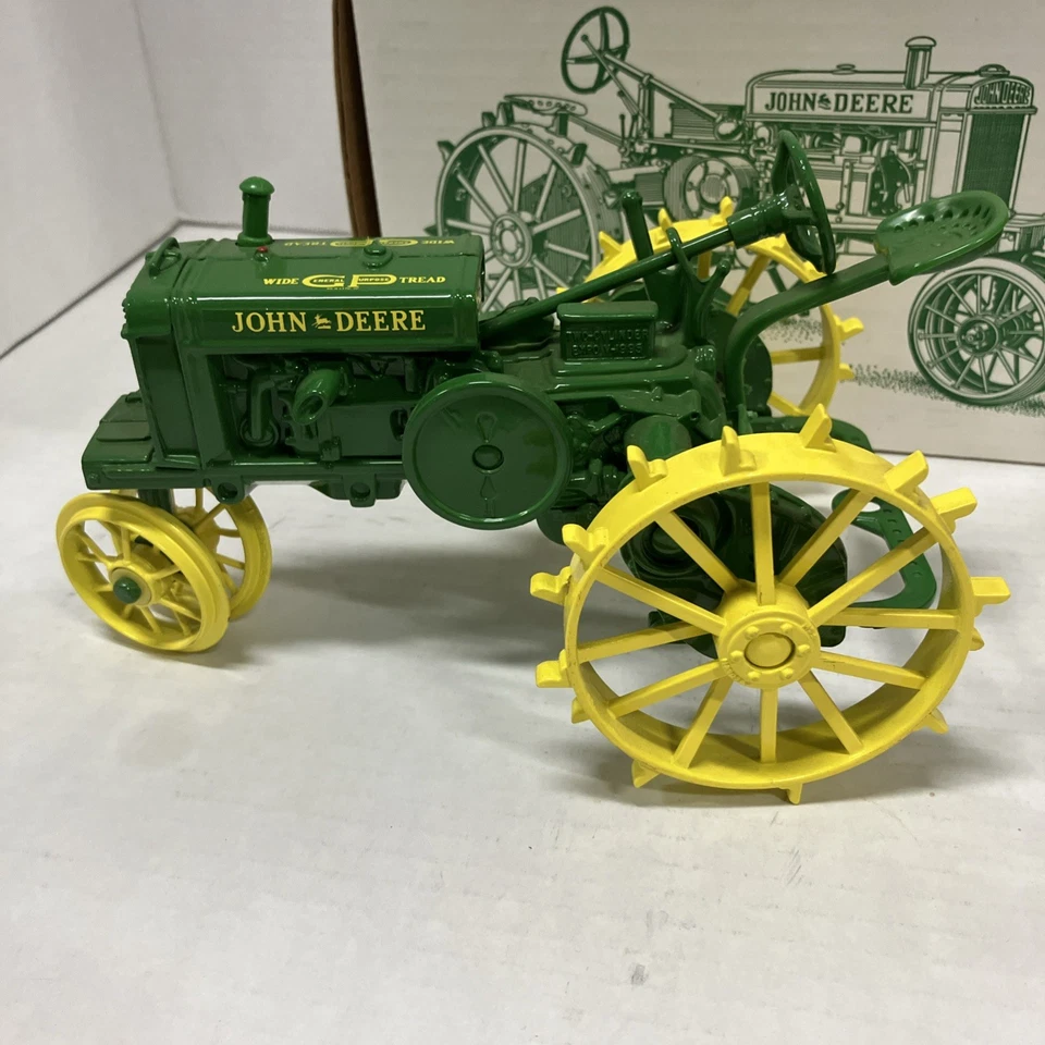 Tractor de banda ancha de uso general Ertl John Deere 1930, 65 aniversario, 1995 Foto 2 de 4