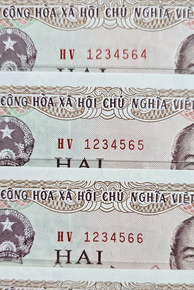 Vietnam 1988/2.000 Dong Escalera Ascendente Número de Serie Sección 1234567 GemUNC Foto 3 de 4