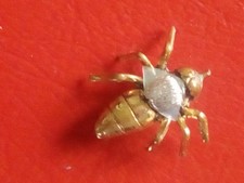 Hübsche kleine 2cm BIENENBROSCHE - Metall vergoldet - unsigniert oder Marke unleserlich?