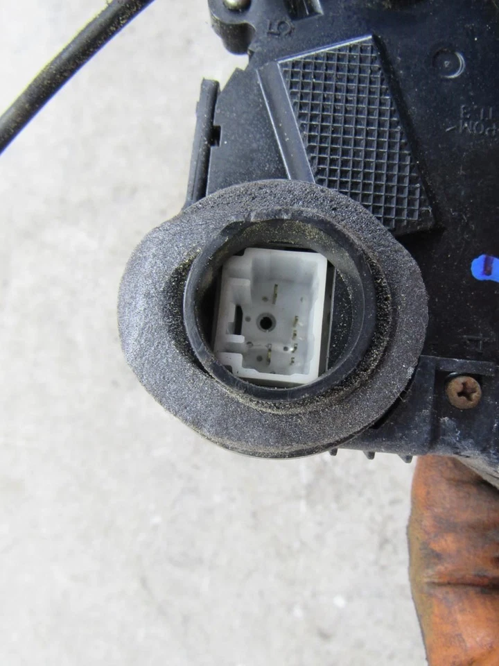 2004 2009 Toyota Prius Door lock power actuator left driver side front OEM Foto 4 de 4