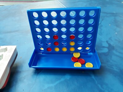 4 in a Line Pocket Travel Game Reisespiel Urlaub Vier gewinnt kleines Spiel 