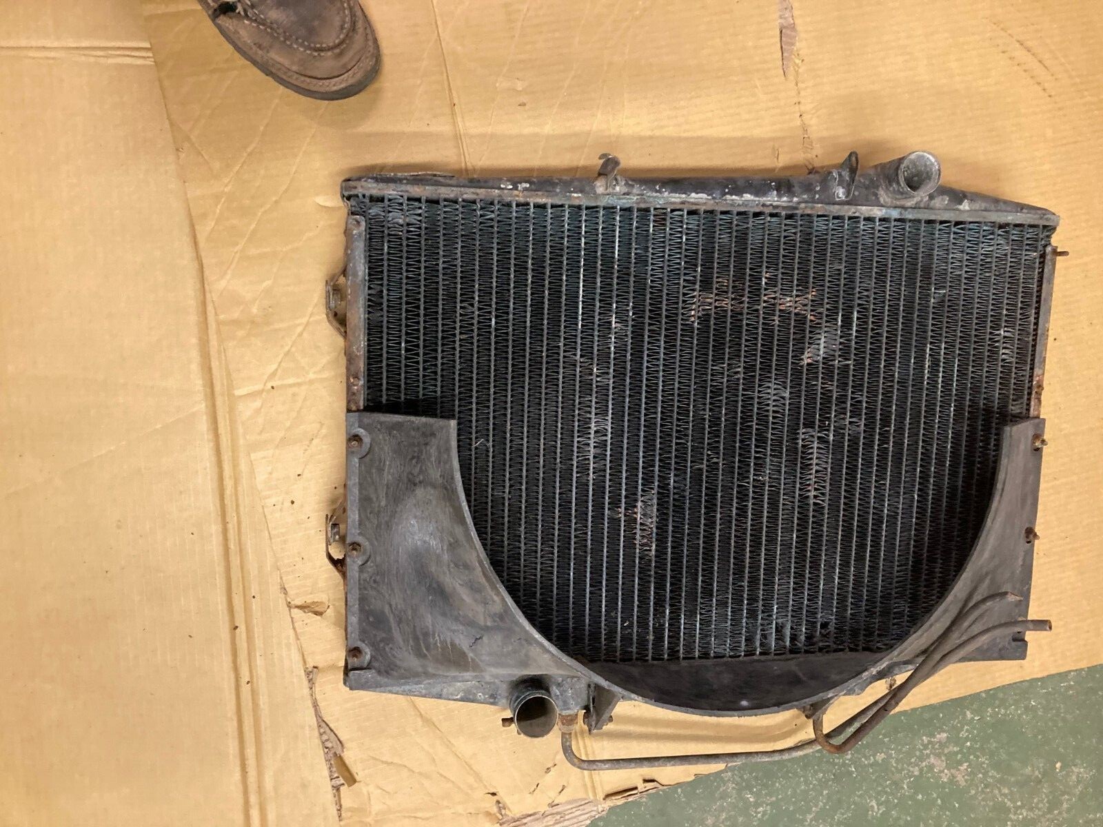 Bentley T1, Rolls Silver Shadow Radiator with 2 Shroud pieces  from 1974 Shadow