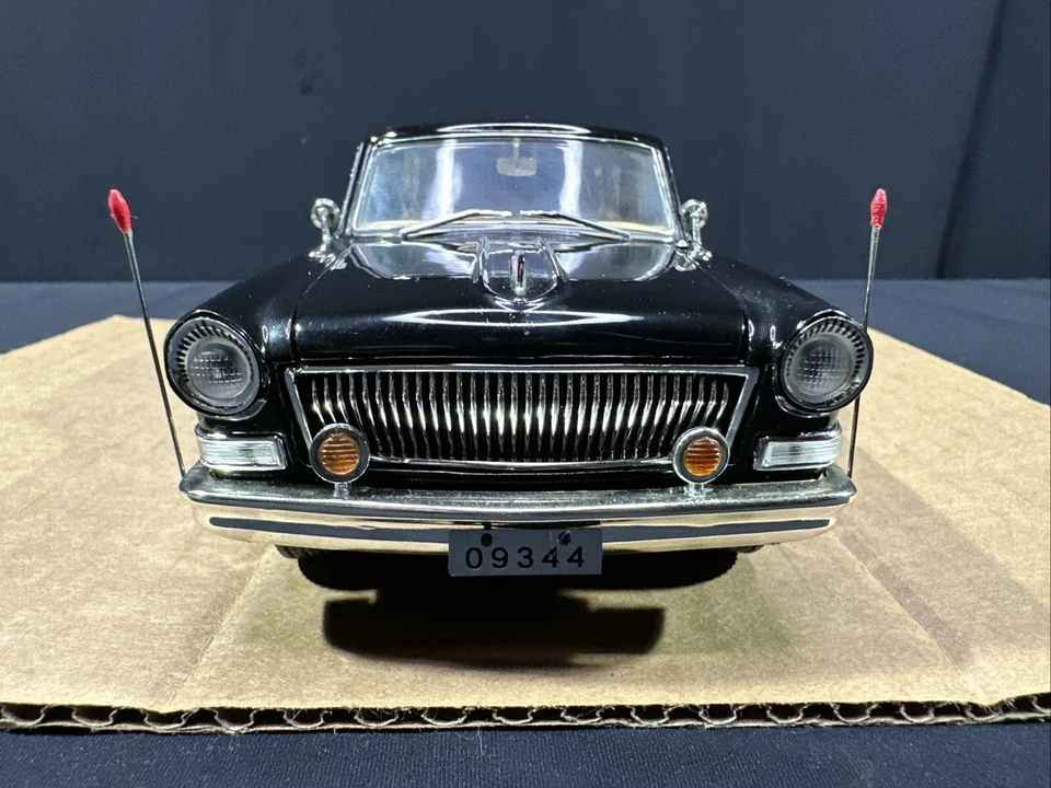 1:24 HongQi Red Flag CA770 Limousine Century Dragon Diecast Model Black 1958 - Image 3 of 4