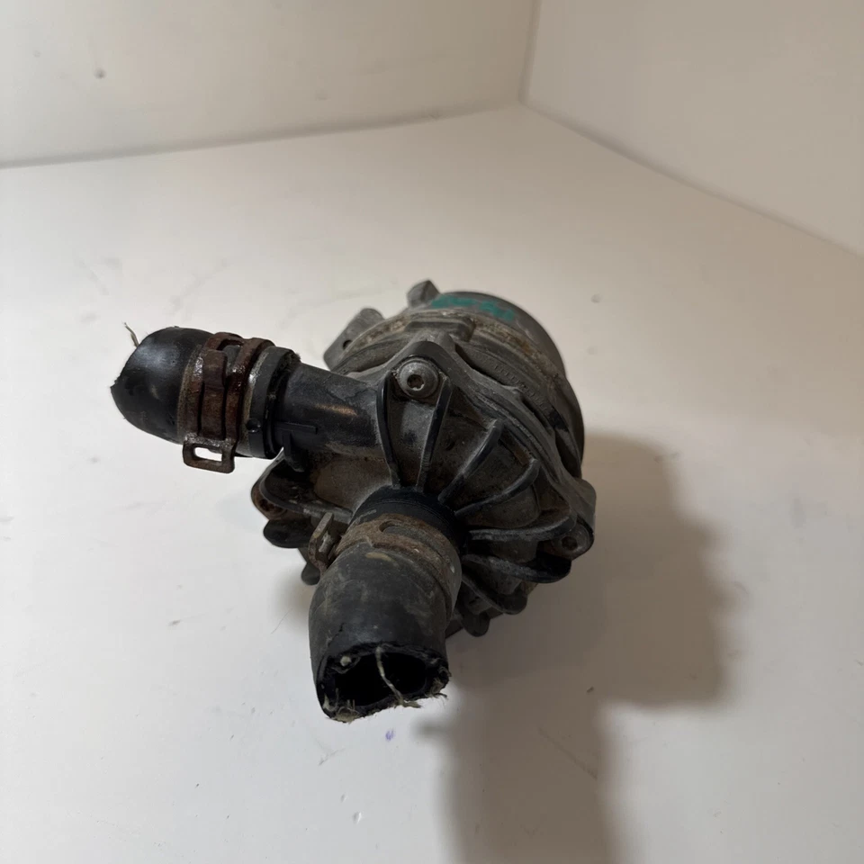 AUDI Q5 2015 bomba de agua auxiliar 8K0965567A OEM Foto 3 de 4