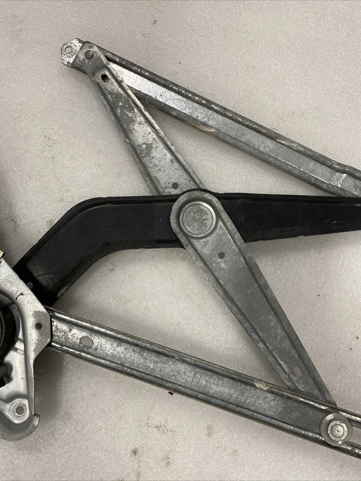 REGULADOR VENTANA DELANTERA DERECHA BMW E31 840ci 850i 850csi 51331970972 Foto 3 de 4