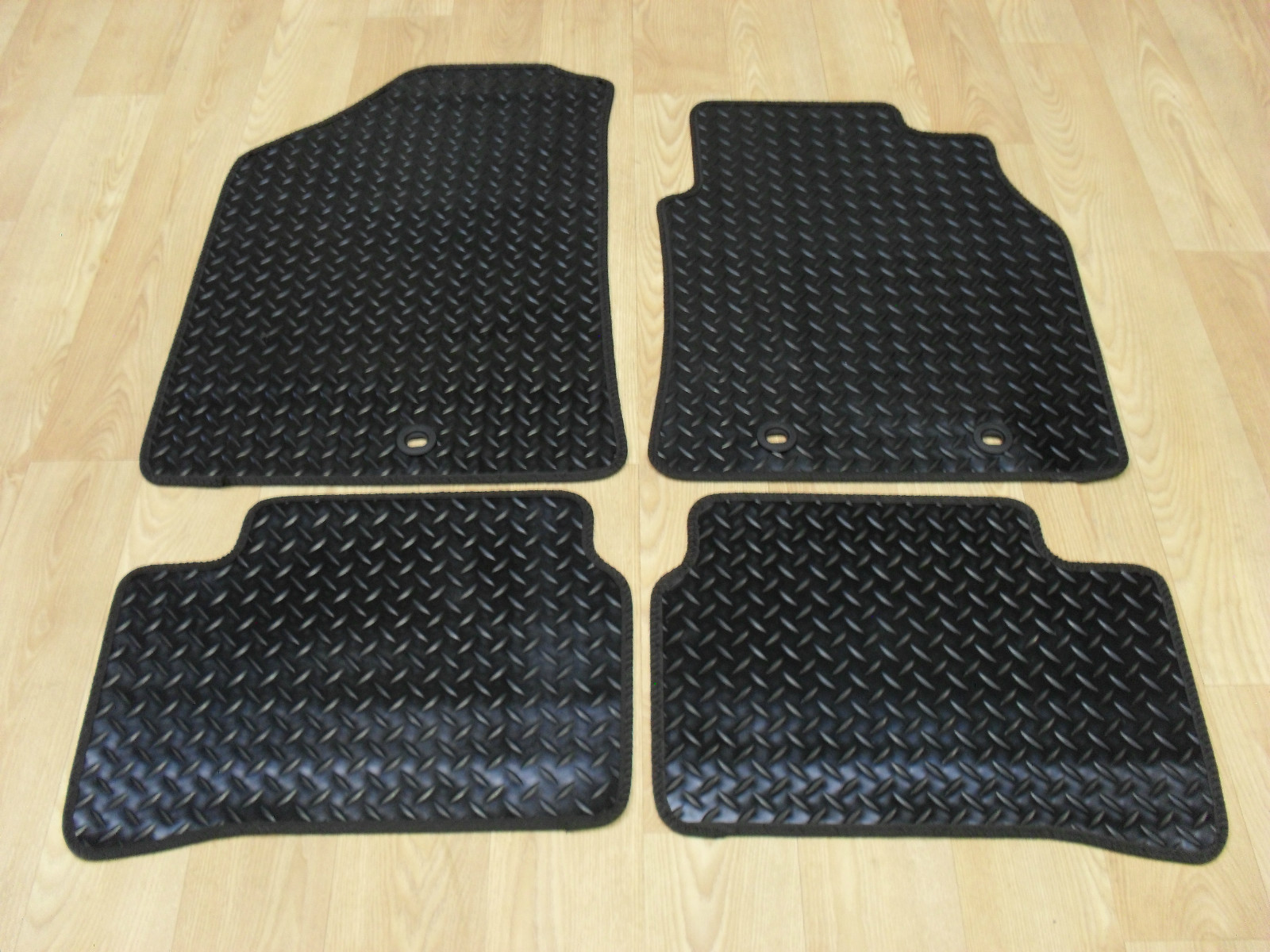Car Mats for Hyundai i10 2014-19 Tailored Fit RUBBER Car Mat Set in Black