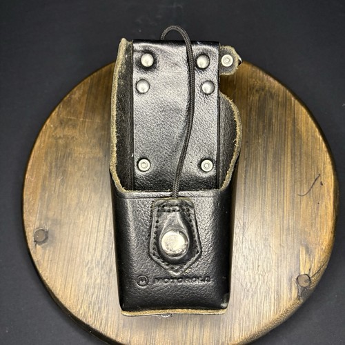 Motorola Universal Radio Holder Swivel Back Belt Loop Black Leather Radio Pouch