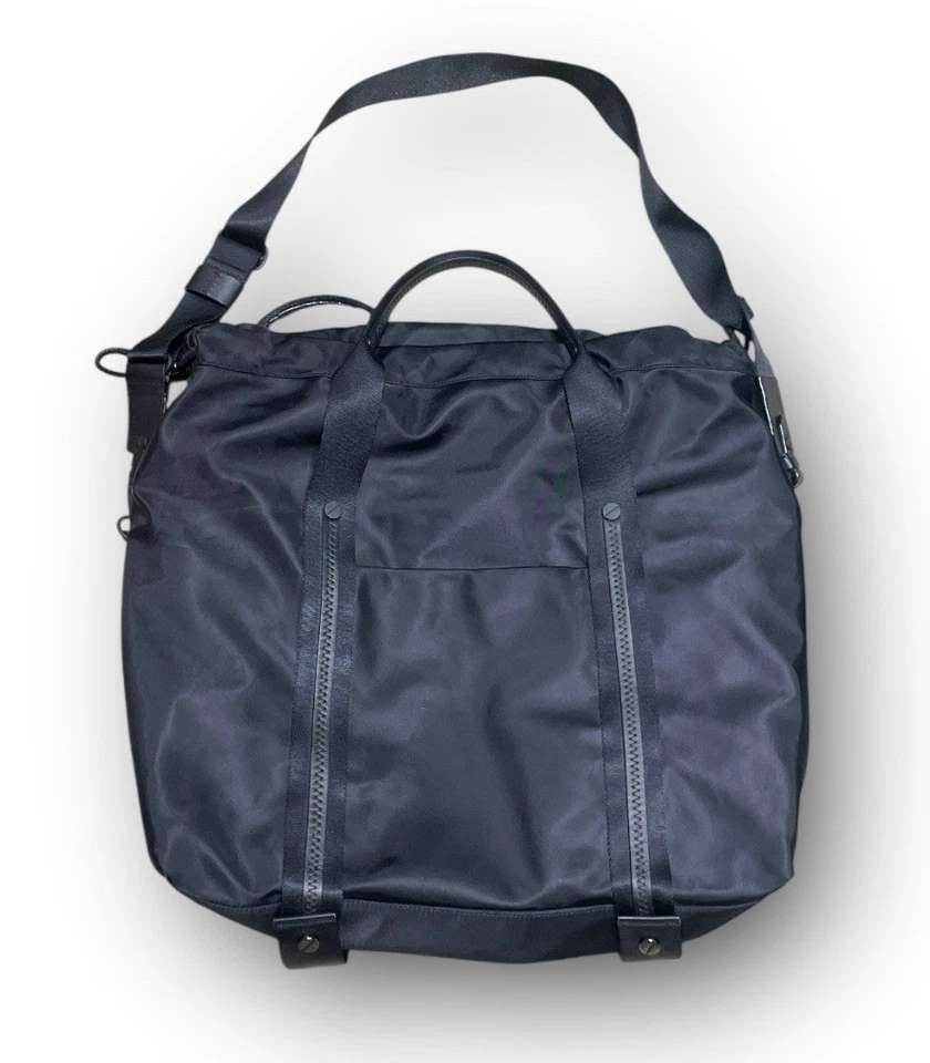 Bolsa Cole Haan Preta Bolsa de Nylon Duffle Casual 18x16 Alça de Ombro Nova Sem etiquetas Grande SO - Imagem 3 de 4