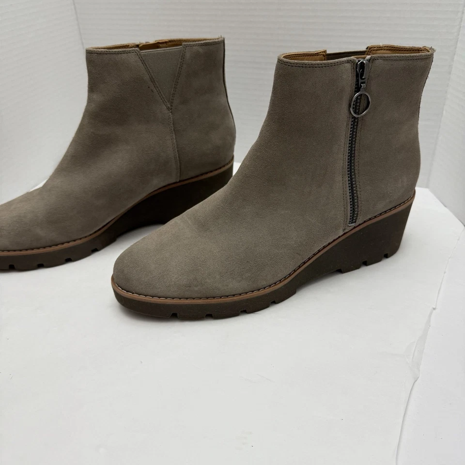 Botines Vionic Mujer 11M Hazal Taupe Gamuza Repelente al Agua Cuña Cremallera Botines Foto 4 de 4