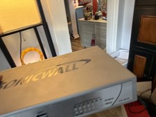 SonicWall TZ 215 Firewall Sieciowe urządzenie zabezpieczające z kablem zasilającym