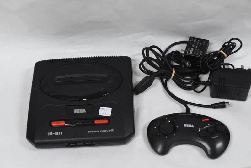 SEGA Mega Drive II 2 Game Console (PAL) Controller & Accessories - Tested (2