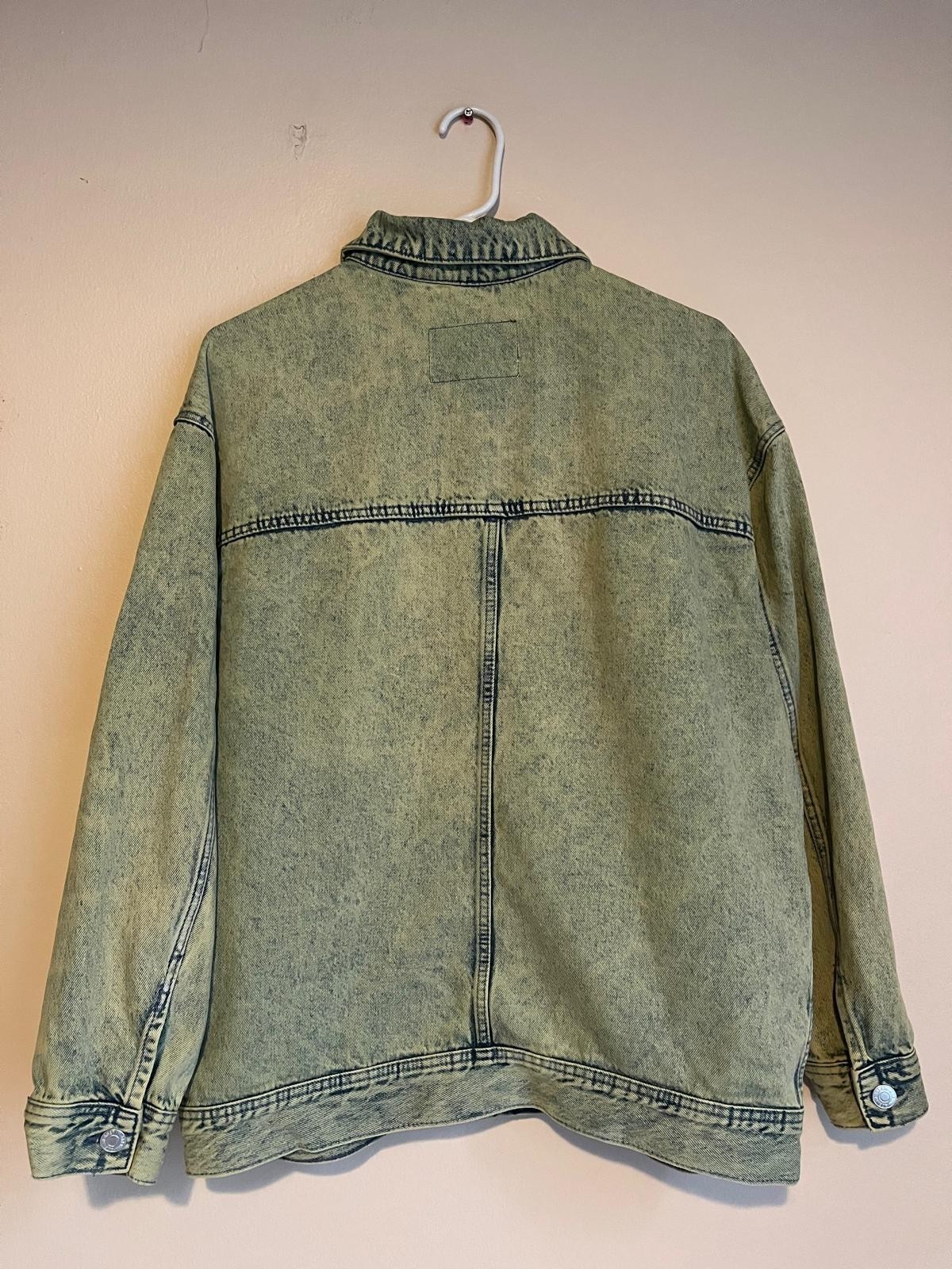 H&M greenish bleached Denim Men Jacket Size M Relaxed Fit thumbnail 4